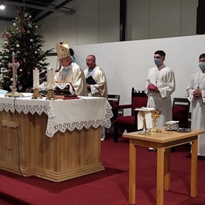 Biskup Gorski na misi polnoćki blagoslovio privremeni objekt za bogoslužje u Granešini